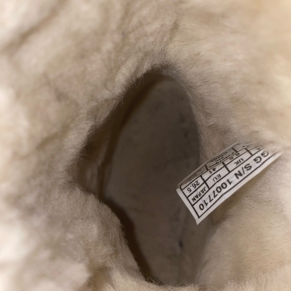 uggs - Picture 2 of 4